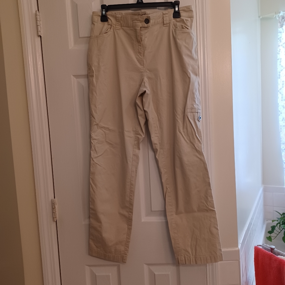 Chicos 1 short khaki pants